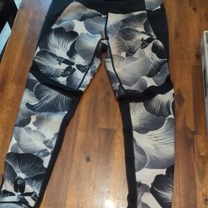 CALIA by Carrie Underwood Black and Gray Floral Leggings